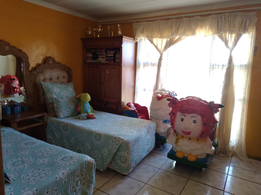 3 Bedroom Property for Sale in Molifi Tau Kloof Free State